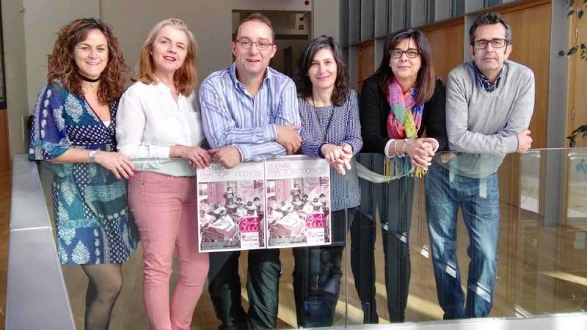 Inmaculada González, primera por la izquierda, con el grupo. DL