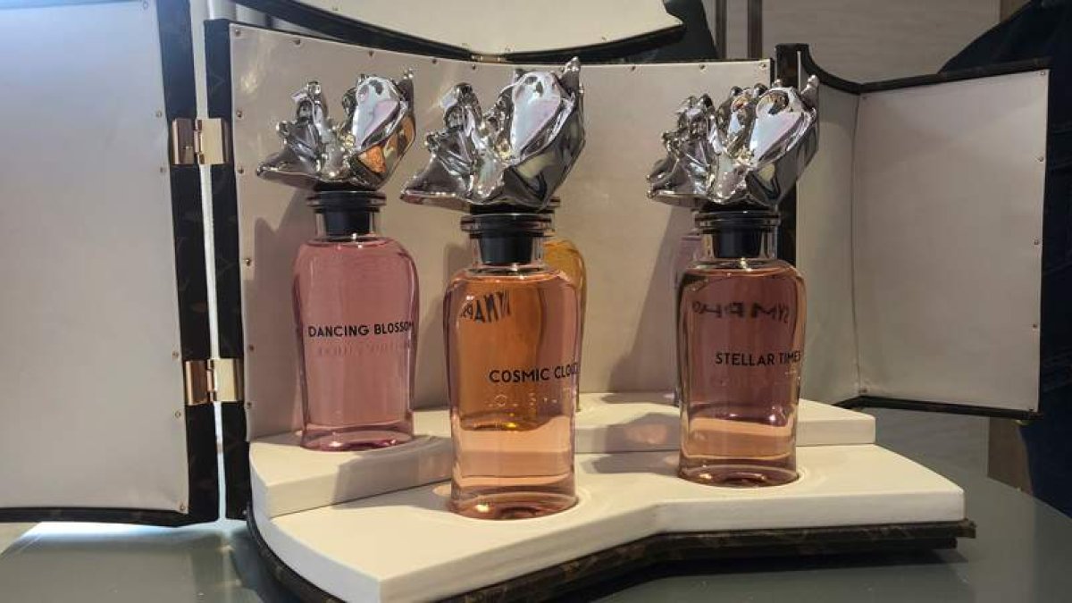 Imagen de los últimos diseños de la casa  Louis Vuitton para los perfumes que acaba de lanzar al mercado