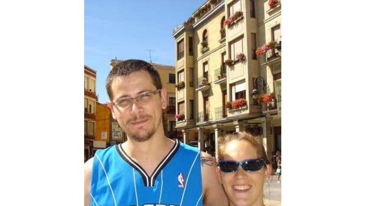 Dos de los encuestados, Ana y Miguel, de Madrid