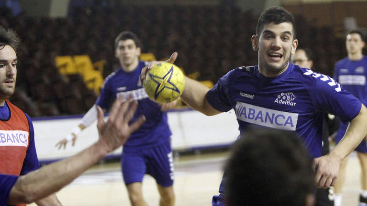 Los jugadores del Abanca Ademar en su primer entrenamiento del año.