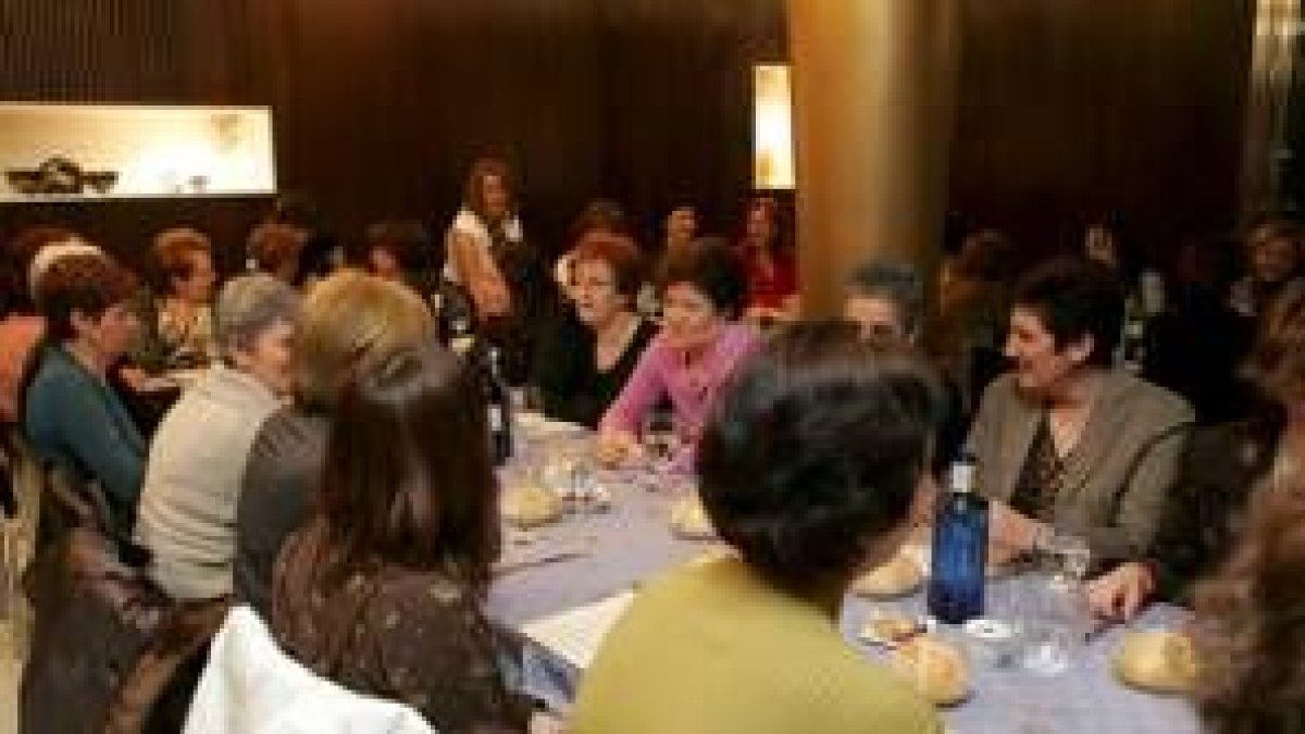 La lucha contra el cáncer, motivo de encuentro de las mujeres leonesas