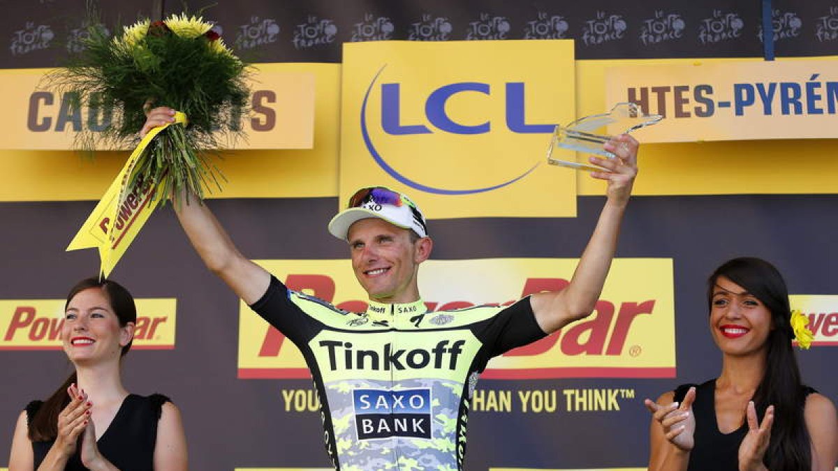 Rafal Majka celebra su victoria en la undécima etapa.