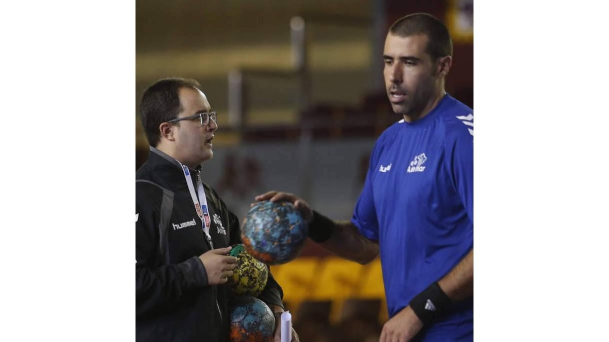 Dani Gordo y Llamazares, en un entrenamiento de Abanca Ademar.