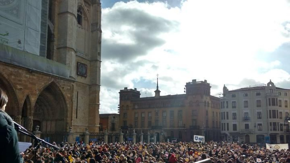 Un momento del acto celebrado esta mañana en la plaza de la Catedral