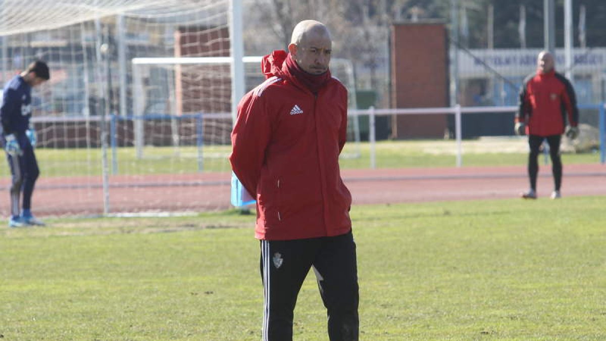 Claudio, durante un entrenamiento de la Deportiva en el Colomán Trabado.