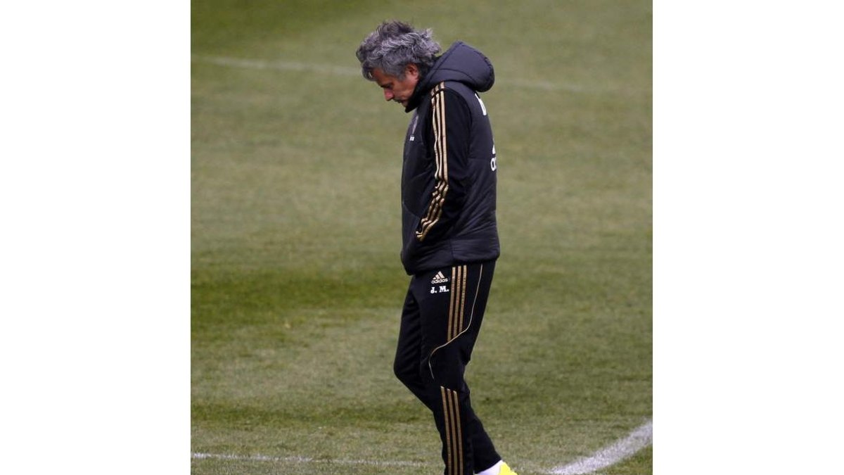 Mourinho durante el entrenamiento del equipo madrileño.