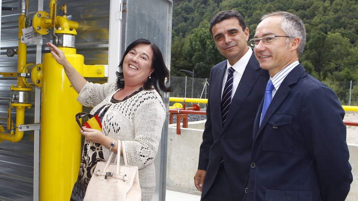 Ana Luisa Durán, Francisco Javier Gutiérrez y Ricardo González Mantero ayer en Villablino.