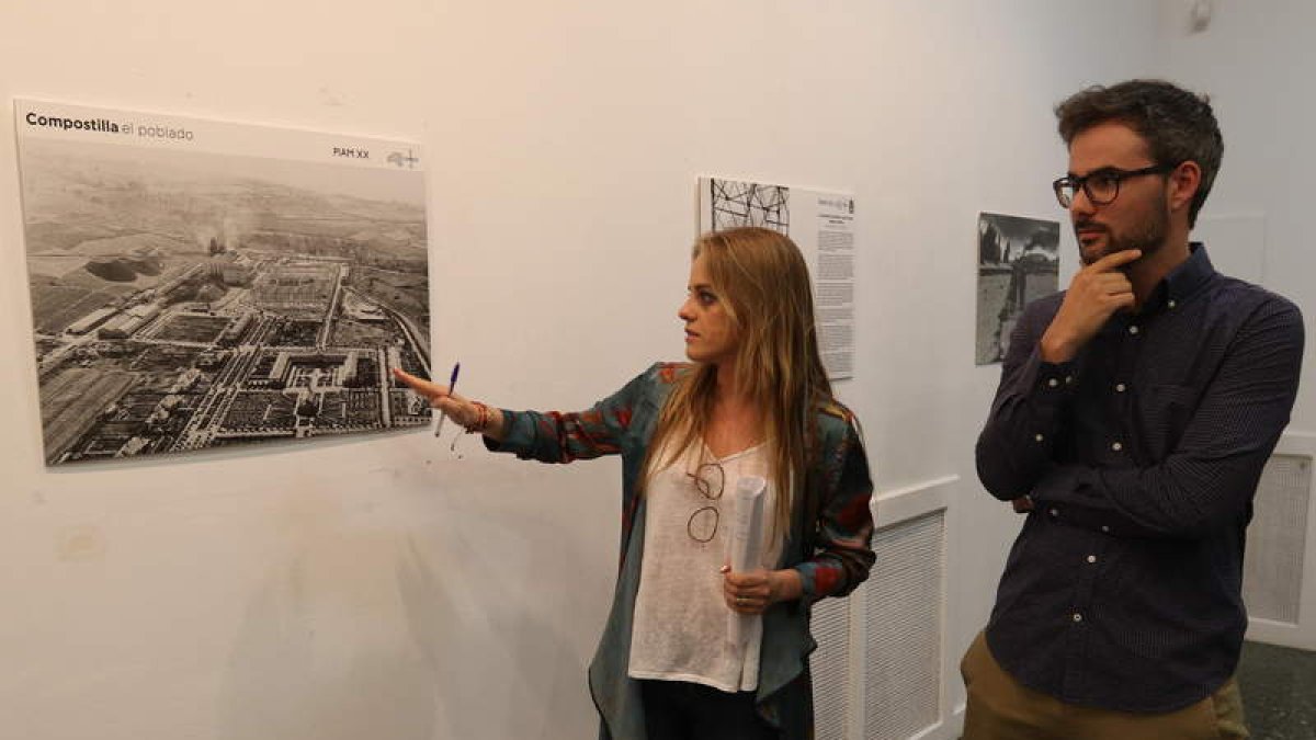 Los arquitectos Nuria Prieto y Pablo Rodríguez presentaron la exposición sobre Compostilla. LDM