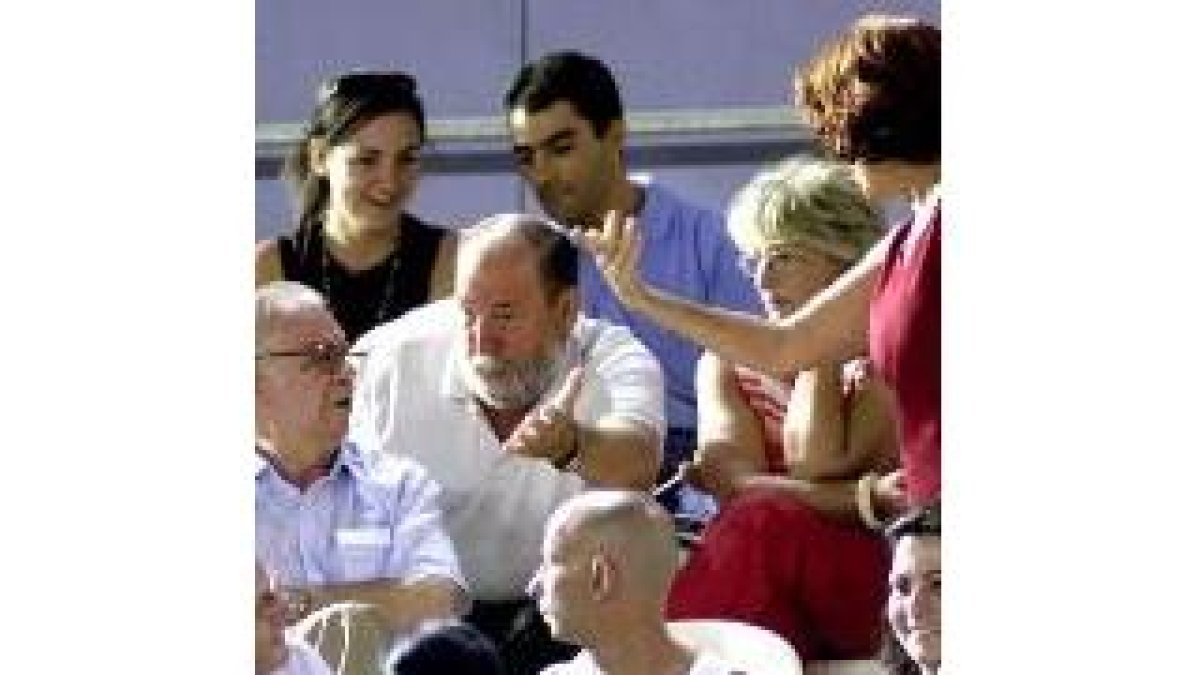 Instante en el que un hombre increpa a Arantxa en el partido del domingo