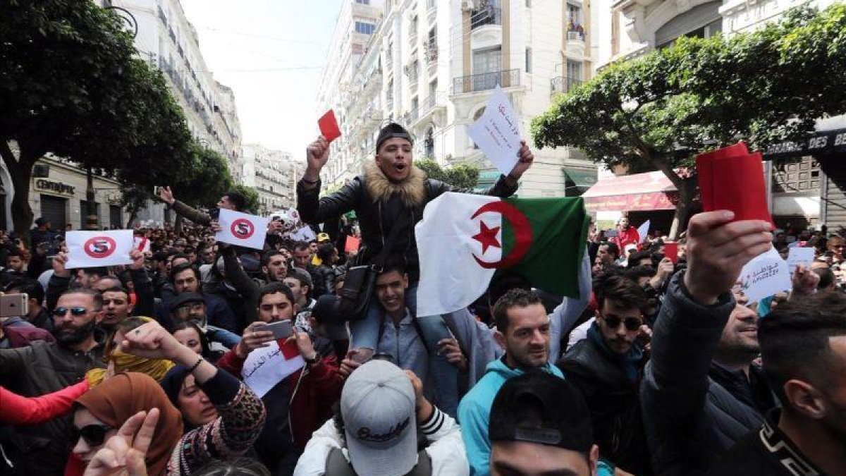 Protestas en Alger contra Bouteflika, este domingo.