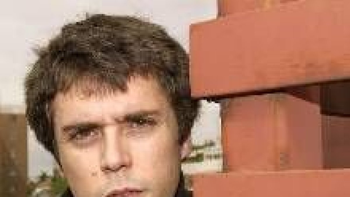 Iván Ferreiro, quien durante quince años fue el líder de los Piratas, ahora actúa en solitario