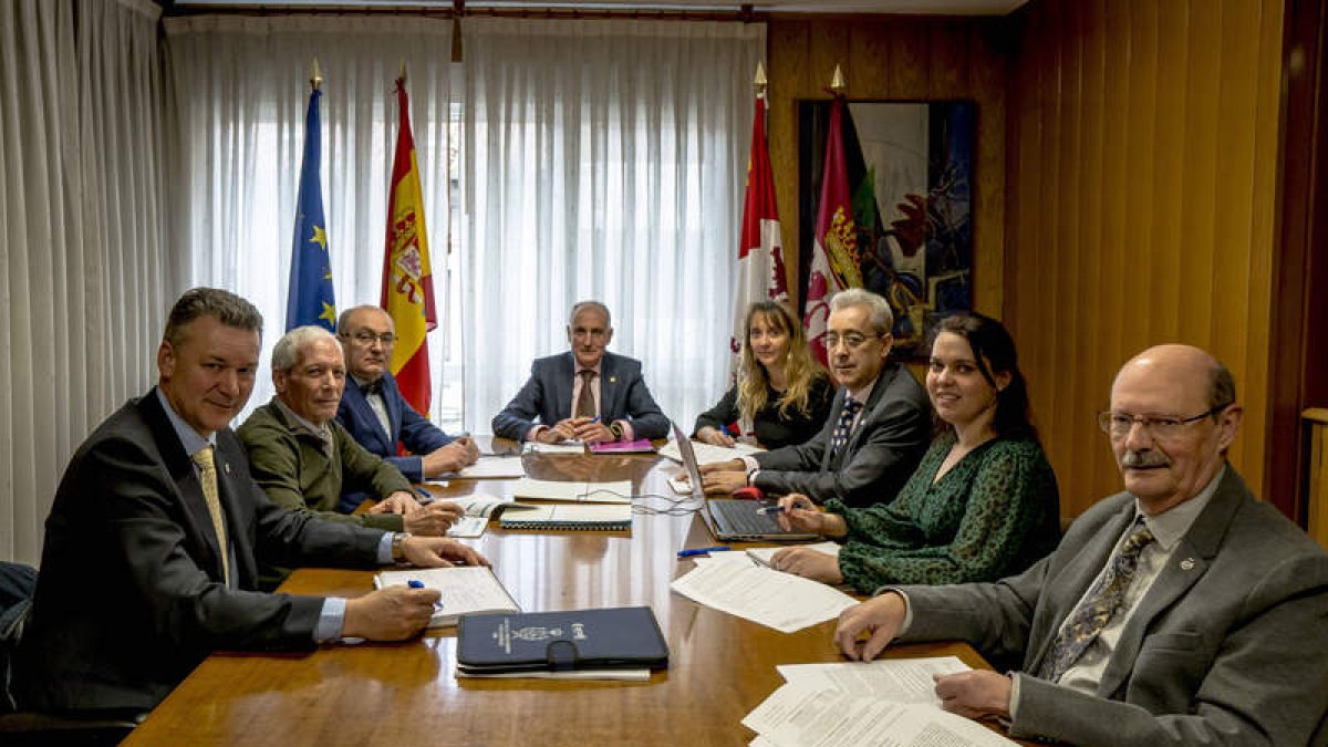 Junta de Gobierno del Colegio Oficial de Ingenieros Técnicos Industriales.