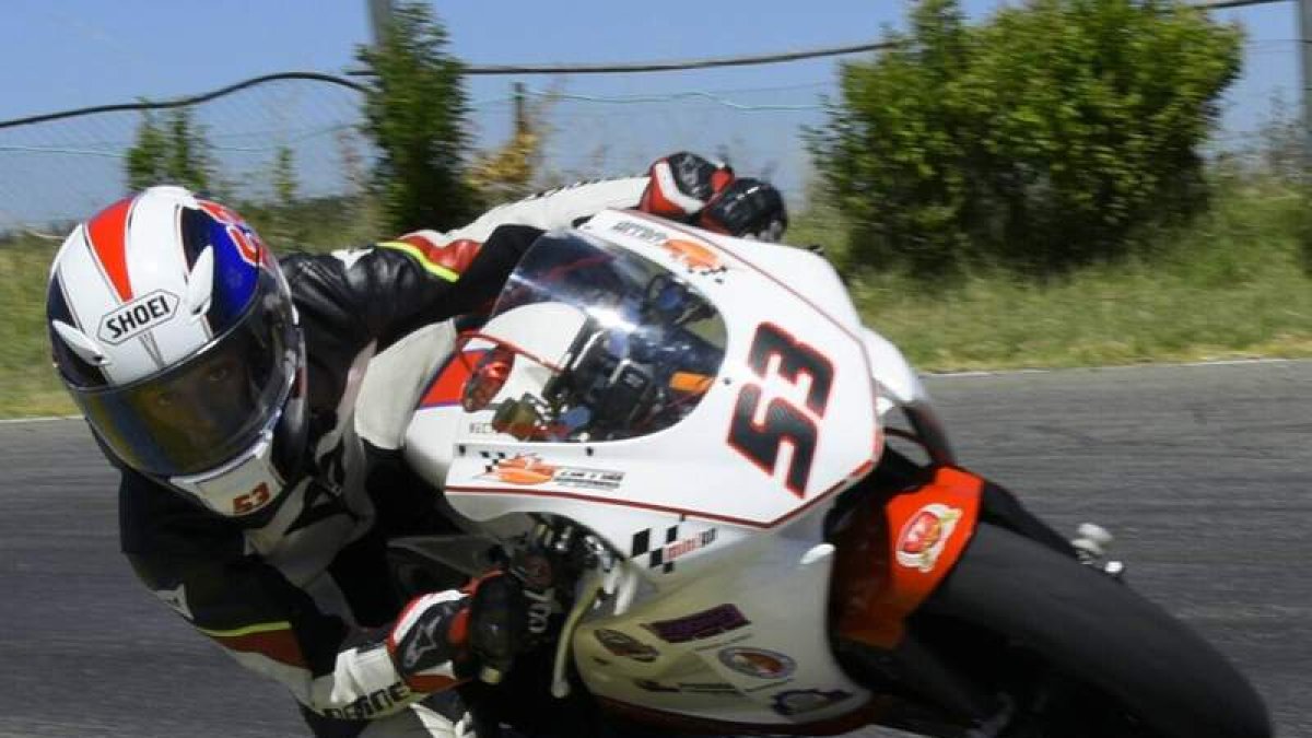 Héctor Yebra apuntaló su liderazgo con un doblete en el circuito de Castroponce. DL