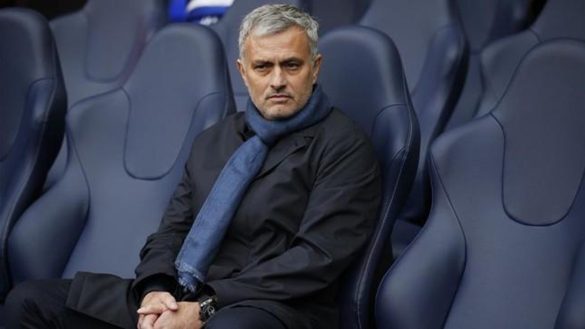 El técnico del Chelsea José Mourinho, durante el duelo ante el Tottenham