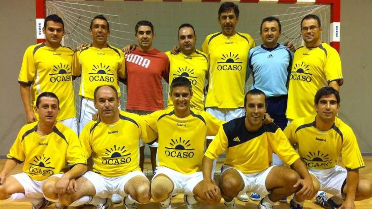Formación del equipo del Seguros Ocaso de la Liga Antibióticos.