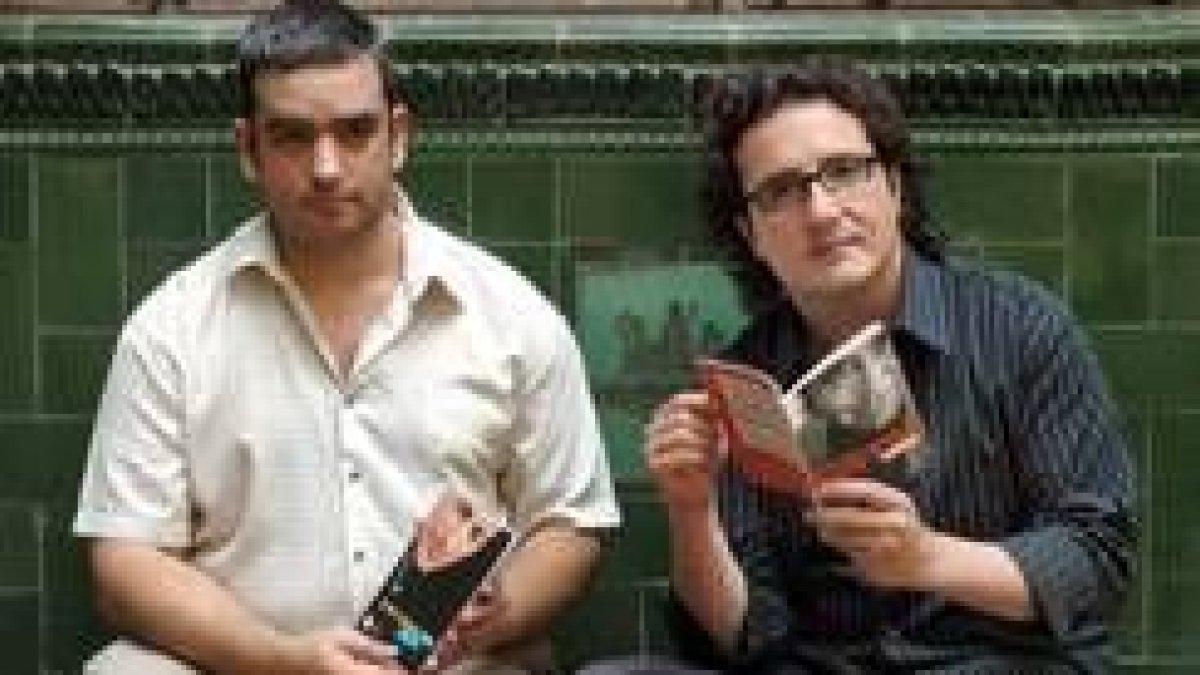 Joaquim Vilarnau y David Escamilla, con sus obras sobre Serrat y Sabater