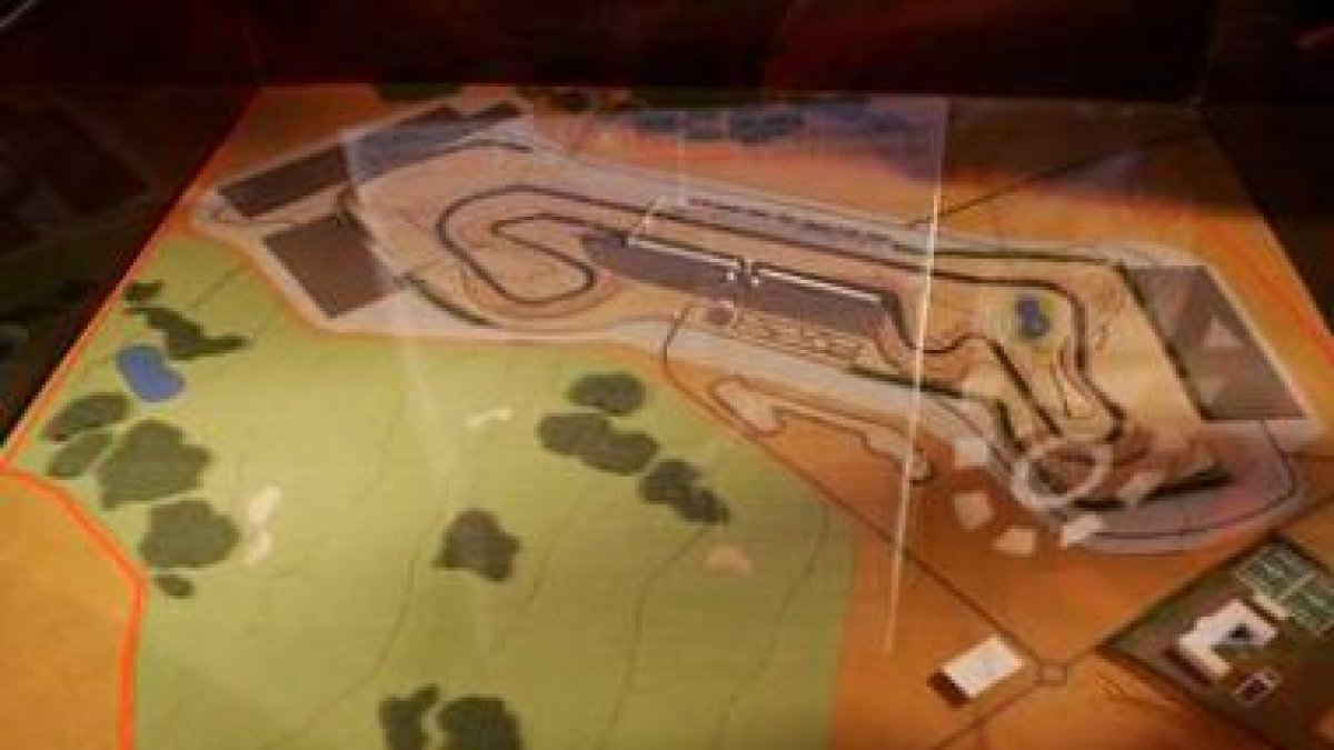 La imagen muestra la maqueta del circuito de velocidad, presentada en agosto del 2007