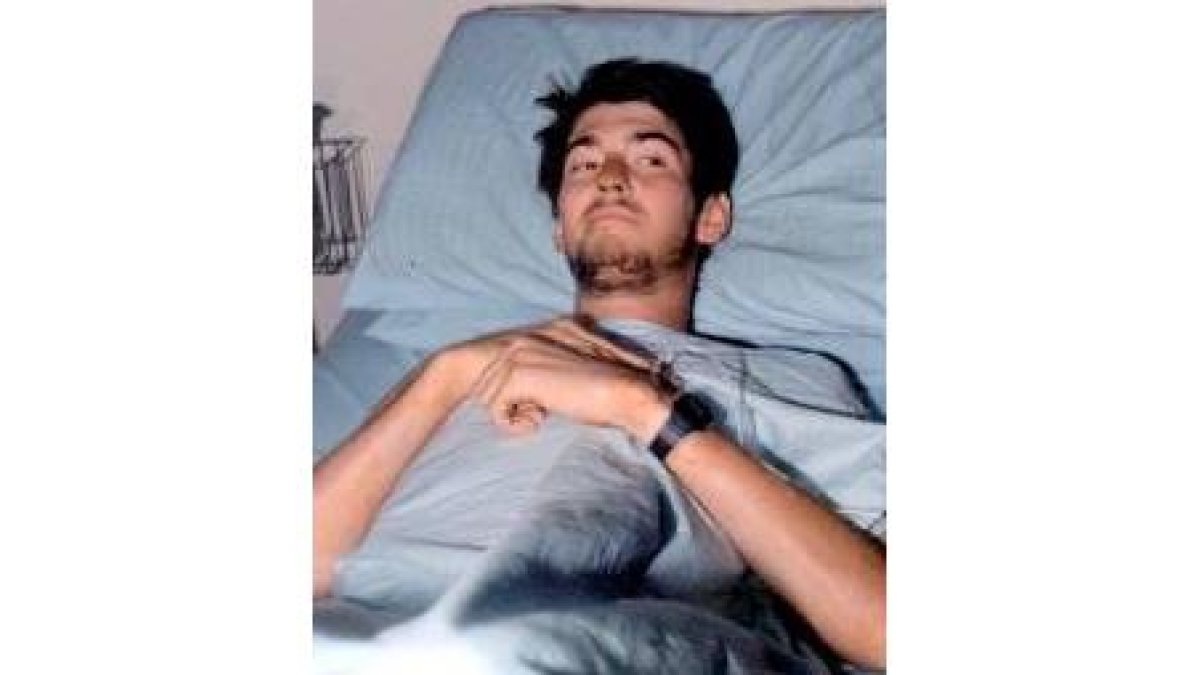 Mathew Scott padece desnutrición y cansancio agudo