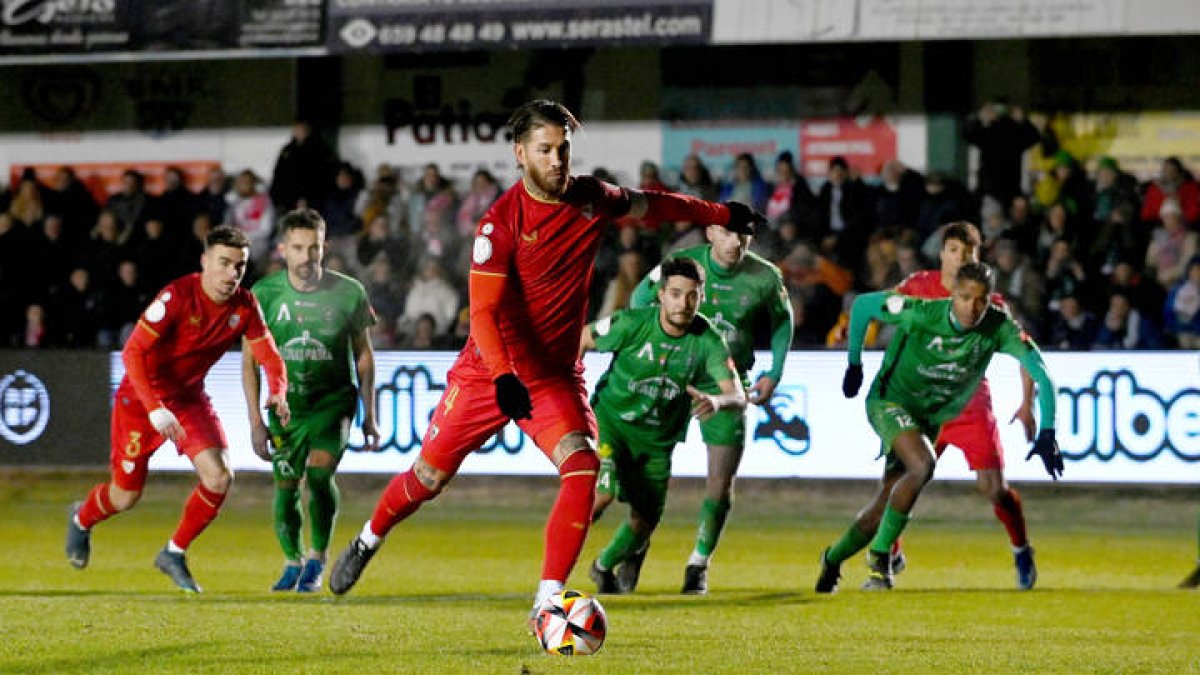 Sergio Ramos encarriló el pase del Sevilla a dieciseisavos de la Copa del Rey. FERNANDO OTERO