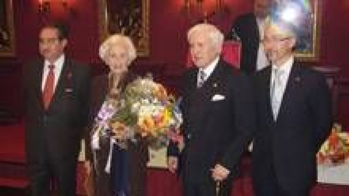 Fernández San Elías y Ricardo González, con Eloy Algorri y su esposa