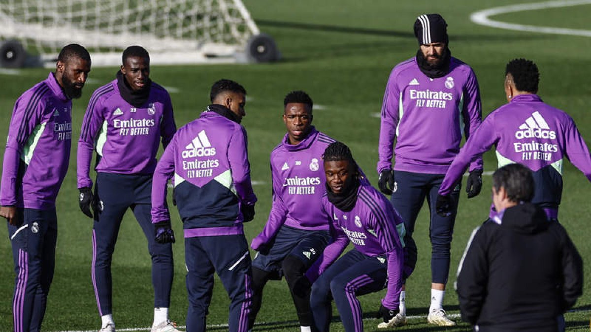 El Real Madrid persigue un triunfo en Villarreal que le ayude a salir del mal momento deportivo. R. J.