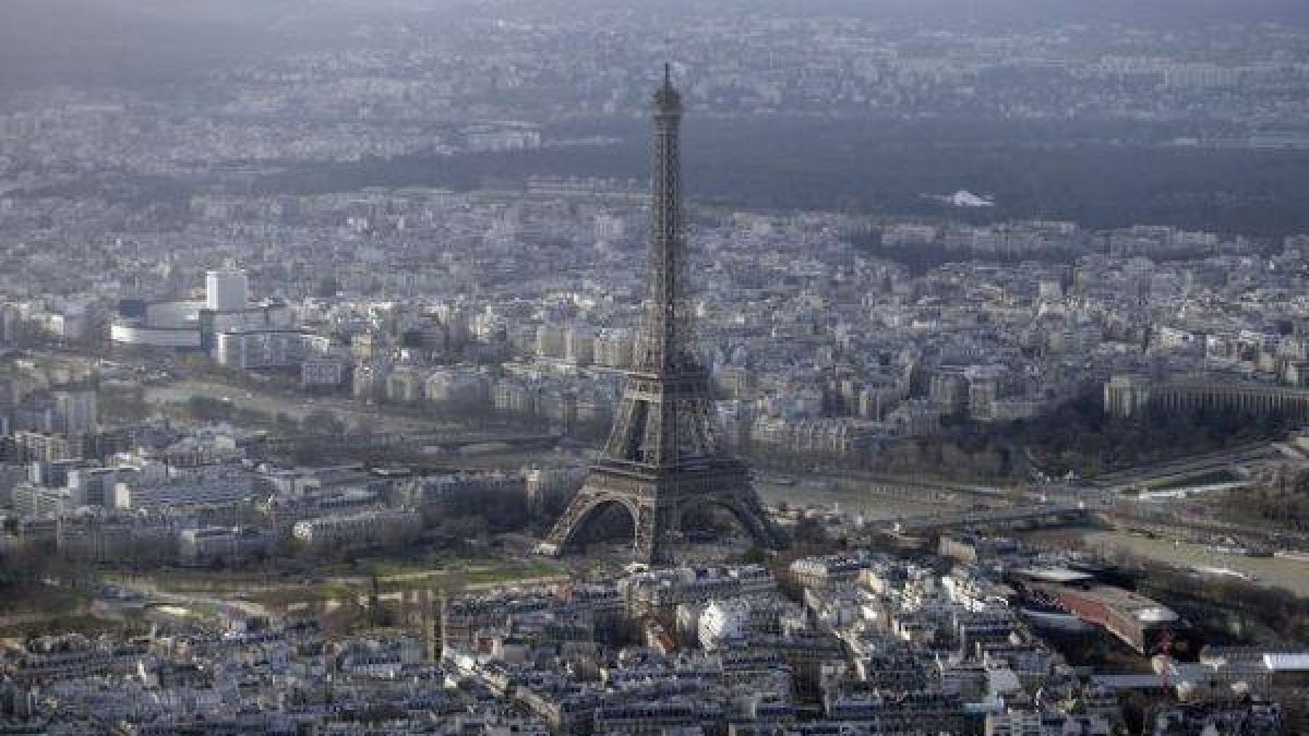 Foto aérea de la Torre Eiffel de París.