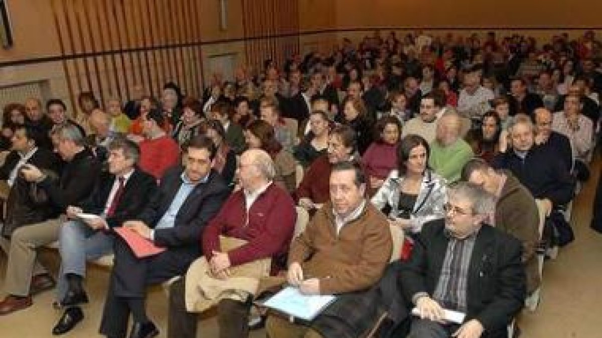 María Rodríguez, secretaria de Organización, y Fernández Cardo darán el relevo a Francisco Fernández