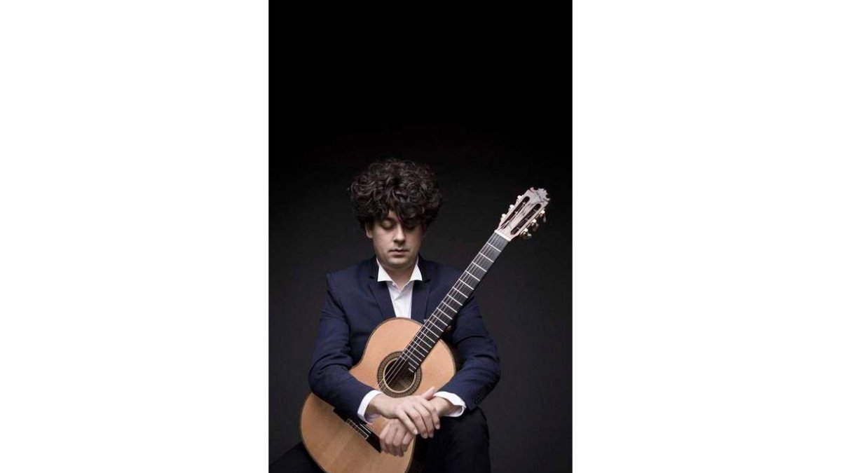 El guitarrista Samuel Diz, transcripción del telegrama que Lorca envió desde León, y bosquejo original de la agenda del viaje. XOSÉ DURÁN/ DL