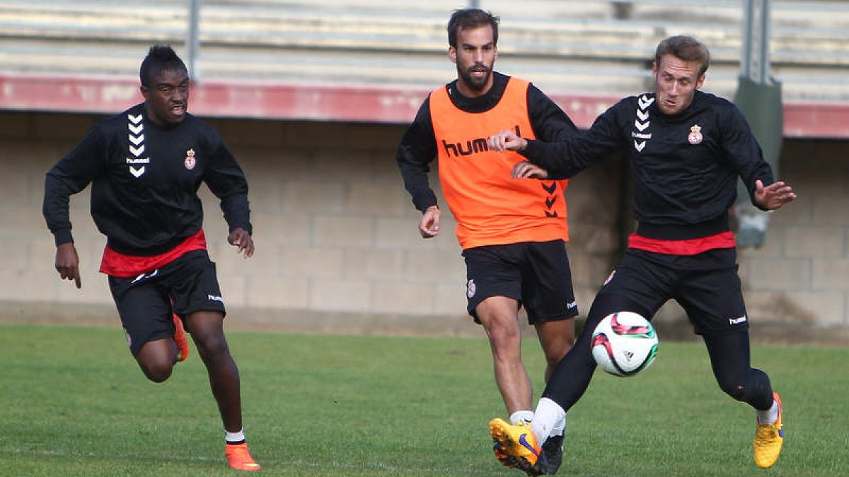 Babalola, Matador y Aketxe preparan el partido del domingo ante el Racing de Ferrol.