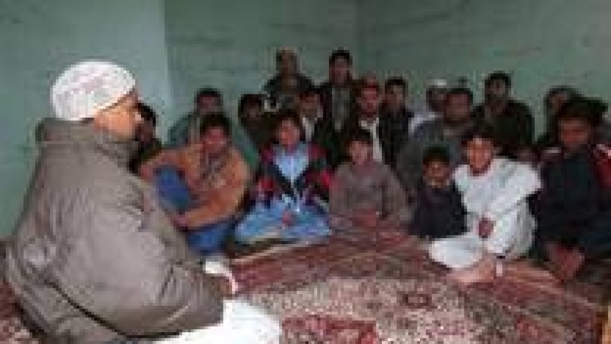 Pakistaníes reunidos para rezar en Bembibre, en una imagen de archivo