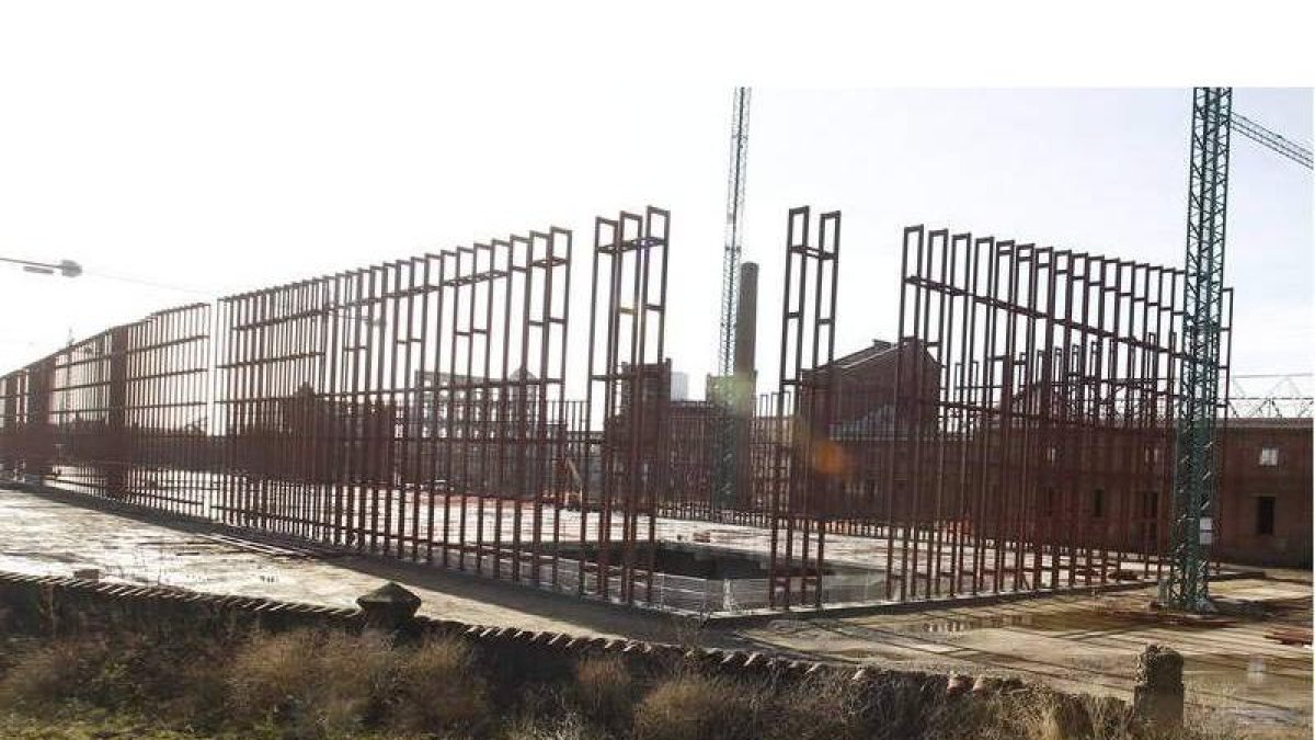 Estructura metálica que sujetará las naves del Palacio de Congresos.