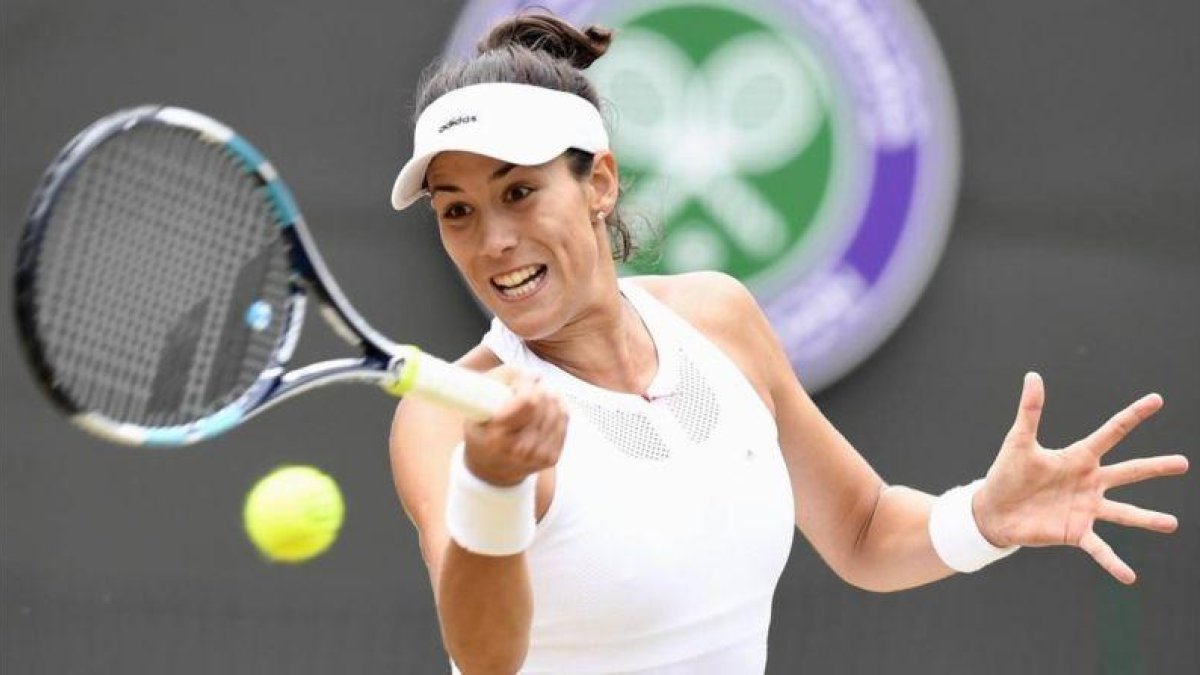 Muguruza golpea una derecha, durante su partido ante Kuznetsova.