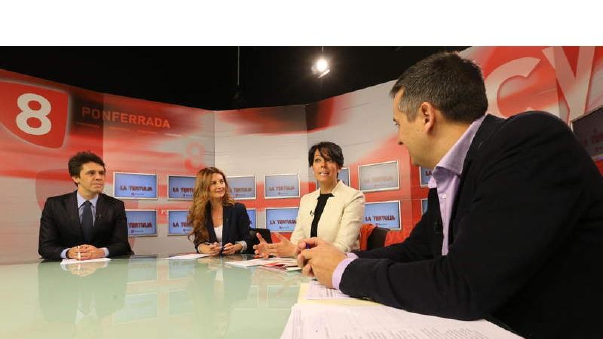 Miguel Ángel Blanco, Marisa Vázquez, Rosa Luna y Juan Carlos Franco, en el programa de esta semana de La Tertulia. ANA F. BARREDO