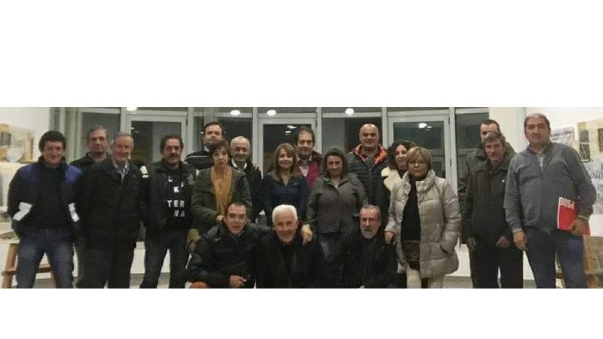 Alcaldes, concejales y pedáneos de Omaña-Luna, en el encuentro de Soto y Amío. DL