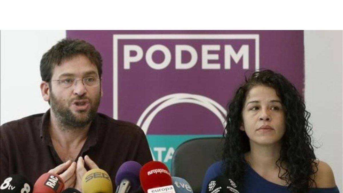 Albano Dante Fachin junto a Ruth Moreta, en la sede de Podem.