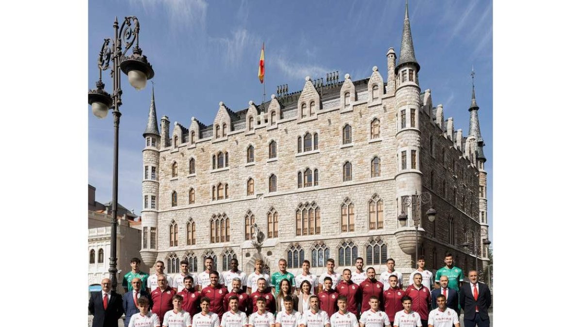 Foto oficial de la Cultural y Deportiva Leonesa de la presente temporada 2023-2024. DL