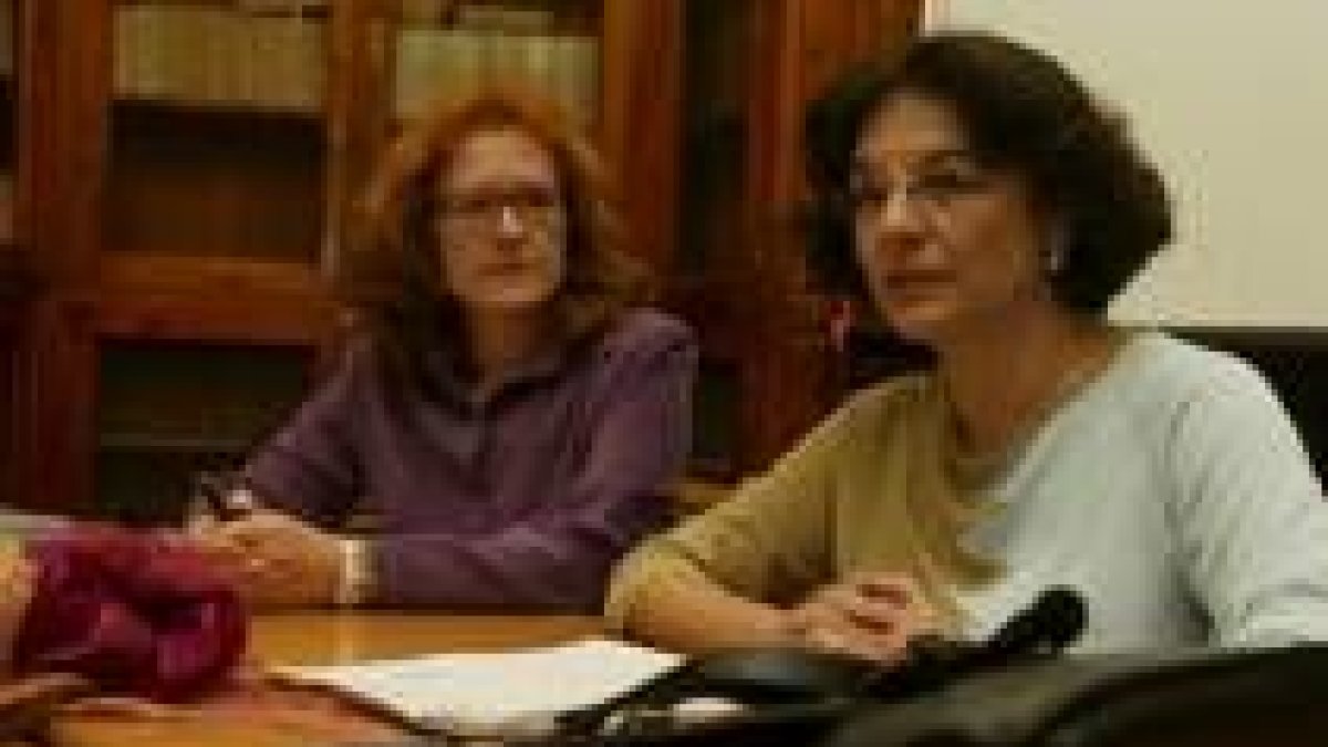Soledad Murillo, a la derecha, acompañada de Eloína Terrón