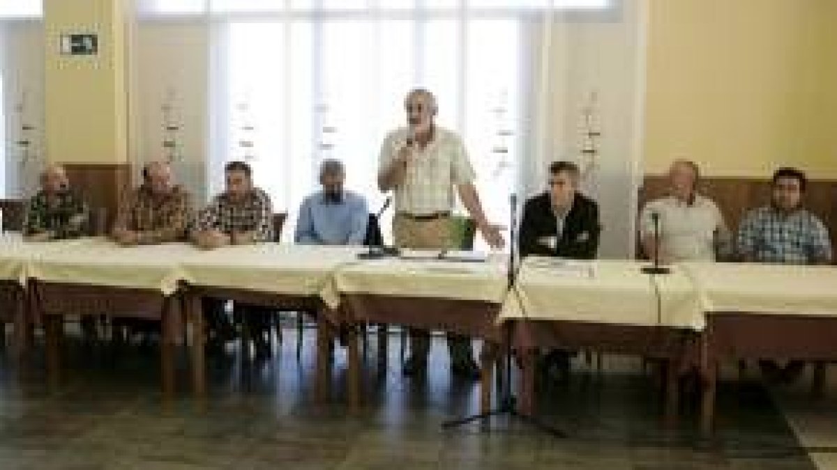 Mesa de representantes directivos de Ucogal, ayer en la asamblea ordinaria de la cooperativa