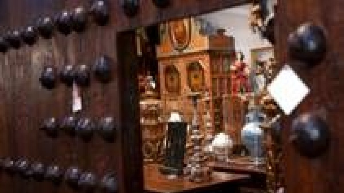 La primera feria de antigüedades traerá a León más de 400 piezas de gran valor económico