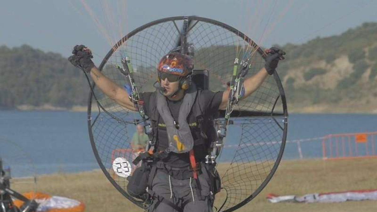 Víctor Rodríguez, durante el último europeo de paramotor. DL