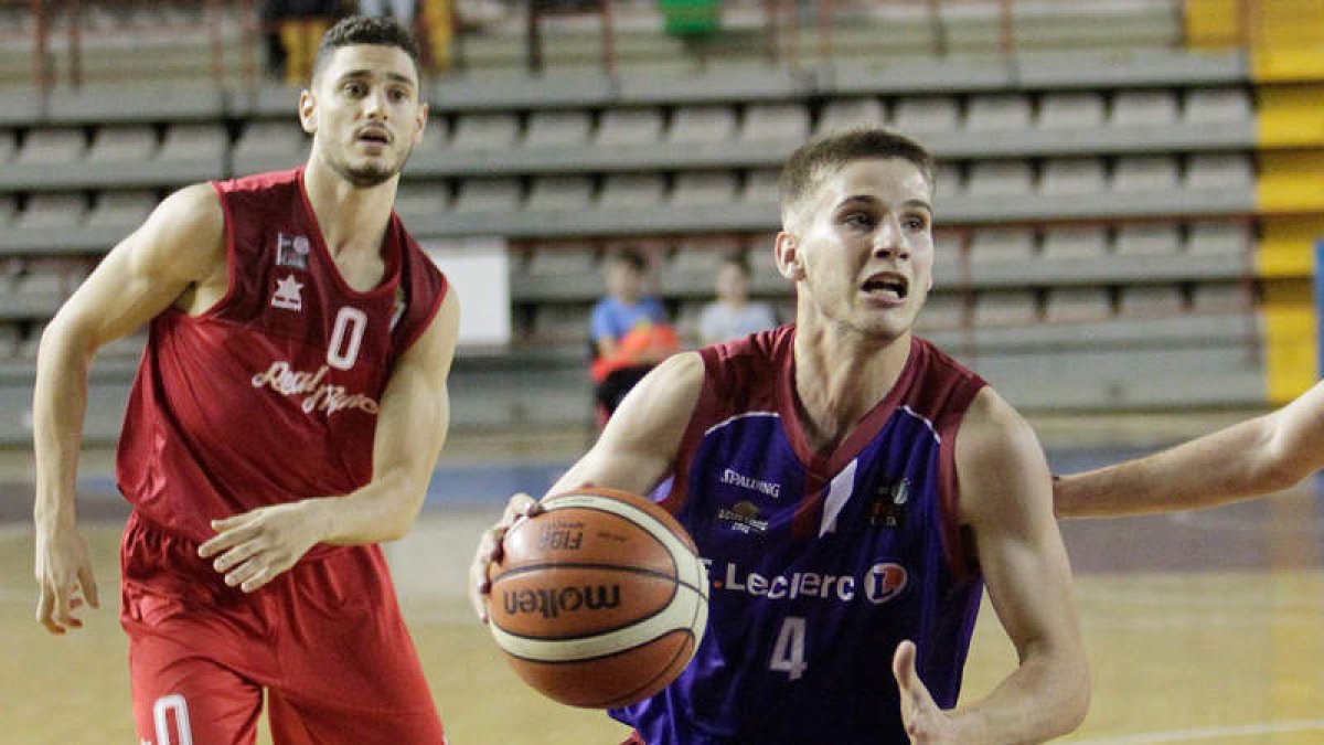 Álvaro Sanz está mostrando un notable nivel en el Agustinos. S. PÉREZ