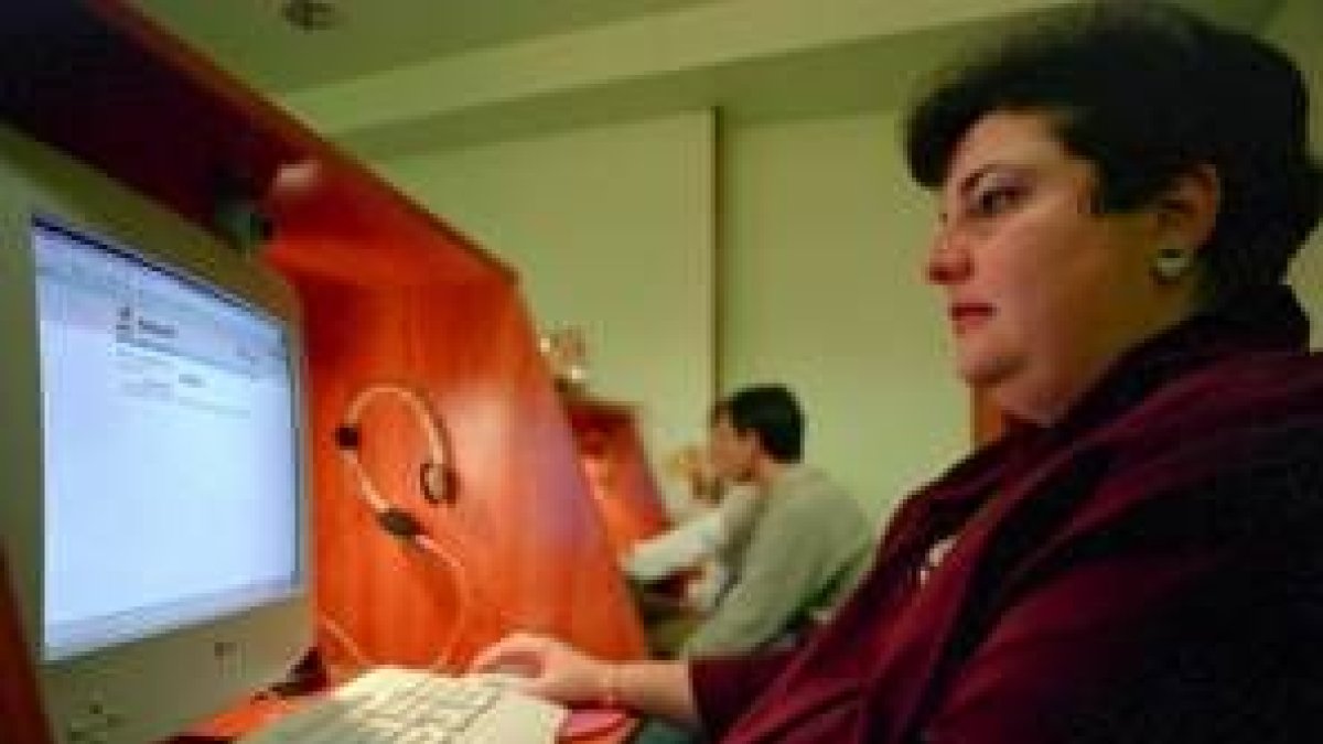 Las mujeres siguen estando por debajo de los hombres en conexión