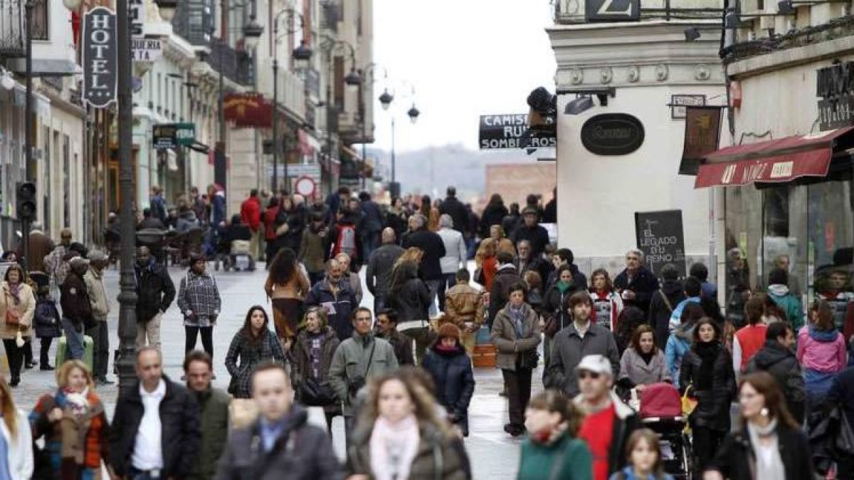 La climatología permitió pocos momentos de relax a los turistas que llenaron León durante el puente festivo.