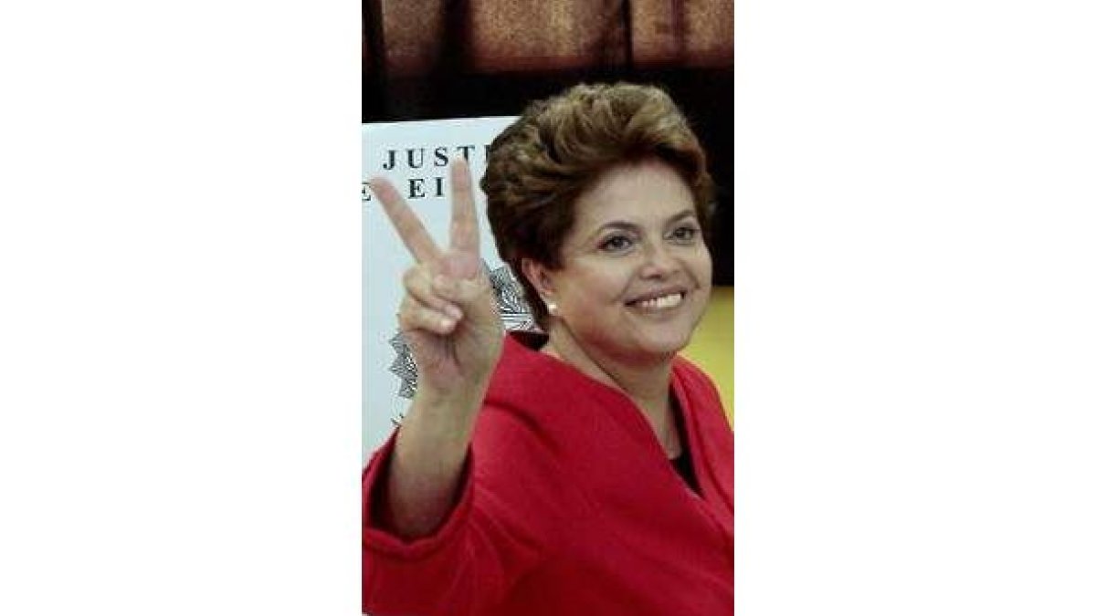 Rousseff vota en la jornada de las elecciones.