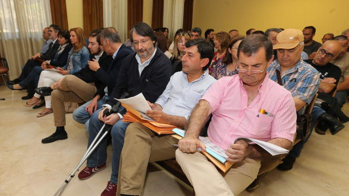 Los representantes del PP, en primer plano, en la Junta Electoral de Zona en imagen de archivo.