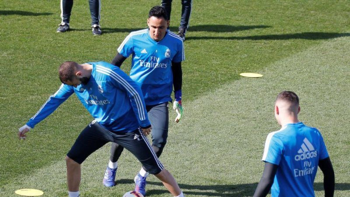 Los jugadores del Madrid durante un entrenamiento de la pasada semana.