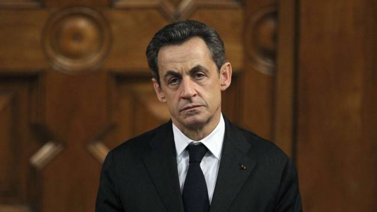 Nicolas Sarkozy, esta madrugada, llega a los juzgados tras declarar ante la policía.