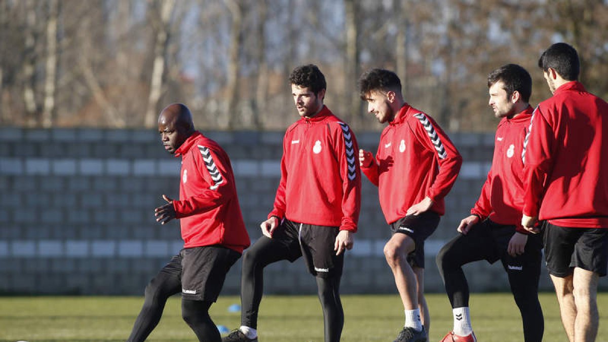 La Cultural prepara el partido del domingo ante la UD Logroñés. JESÚS F. SALVADORES