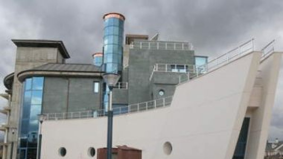 Los nuevos consultorios, muy espaciosos y con una gran luminosidad, están todos equipados con mobili