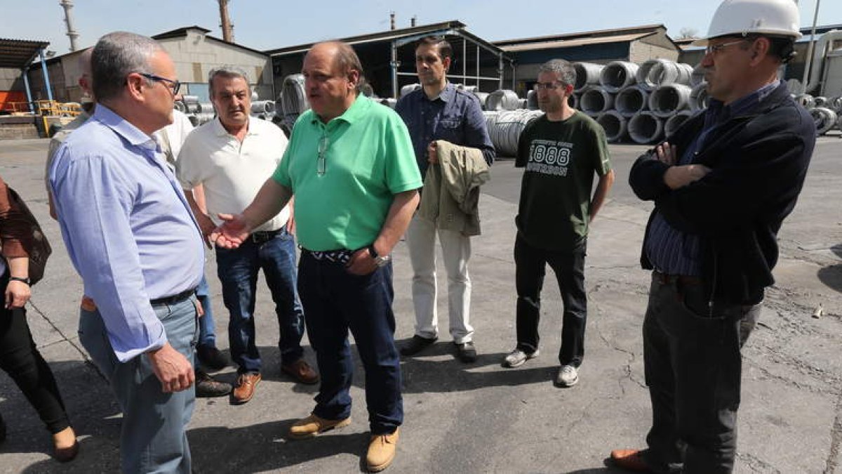 Integrantes de la candidatura de PeC en su visita a Roldán.